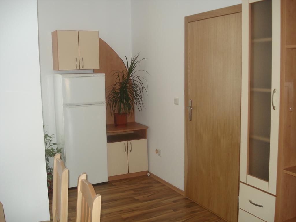 Kisiovi Apartment Девін Екстер'єр фото