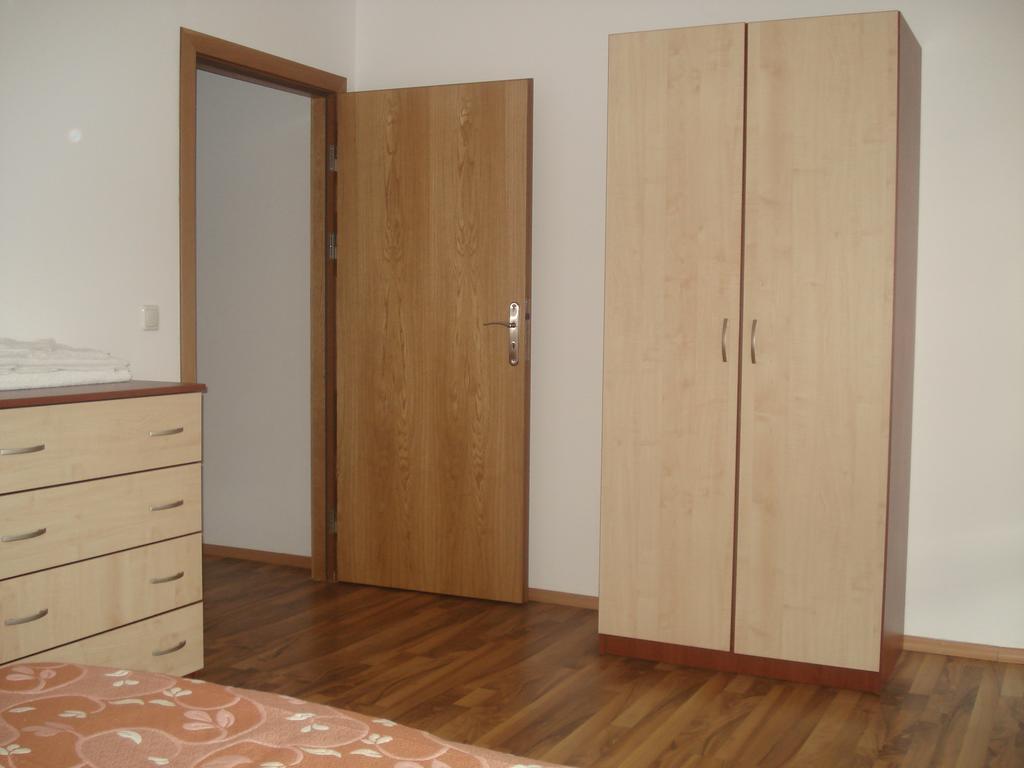 Kisiovi Apartment Девін Екстер'єр фото